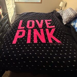 Vtg vs pink stadium blanket